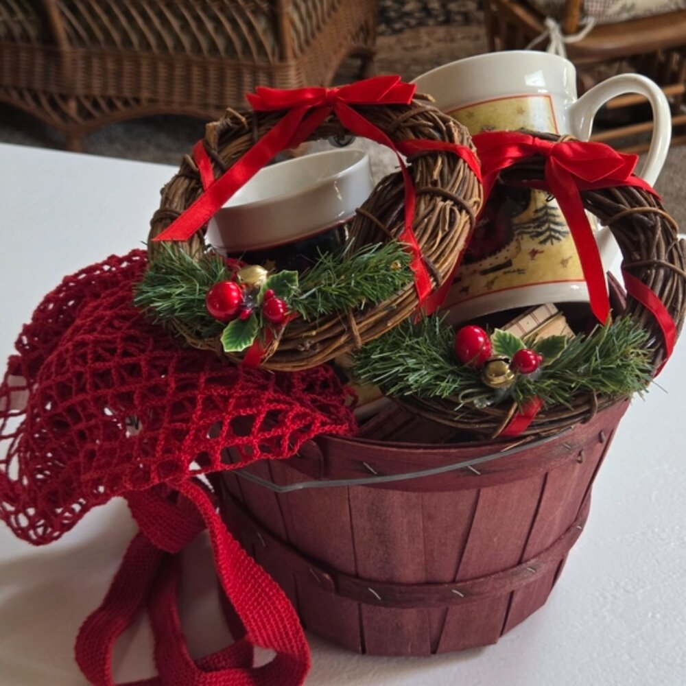 Festive Autumn 23-24" Wreath with Pinecones, Pumpkins, and Berries - Picture 14 of 17